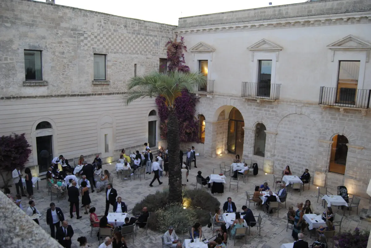 Courtyard view of Relais Histò Hotel & SPA with tables set for an event.