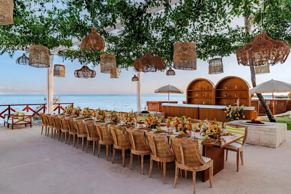 Luxury wedding venue in Cancun: Elegant outdoor dining at Hyatt Ziva
