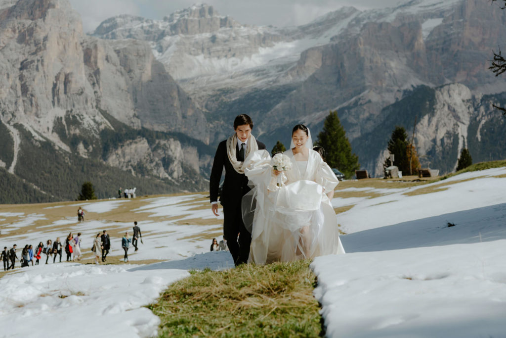 Asian wedding couple in the winter snow