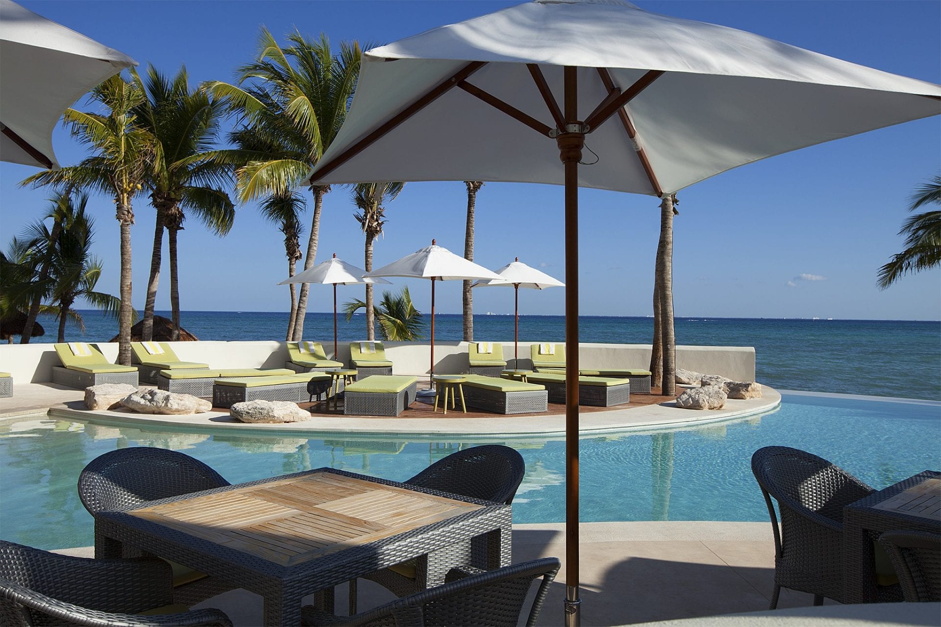 Poolside Lounge