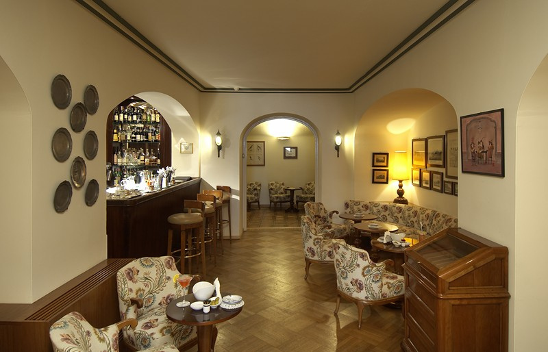 Verri\'s Bar