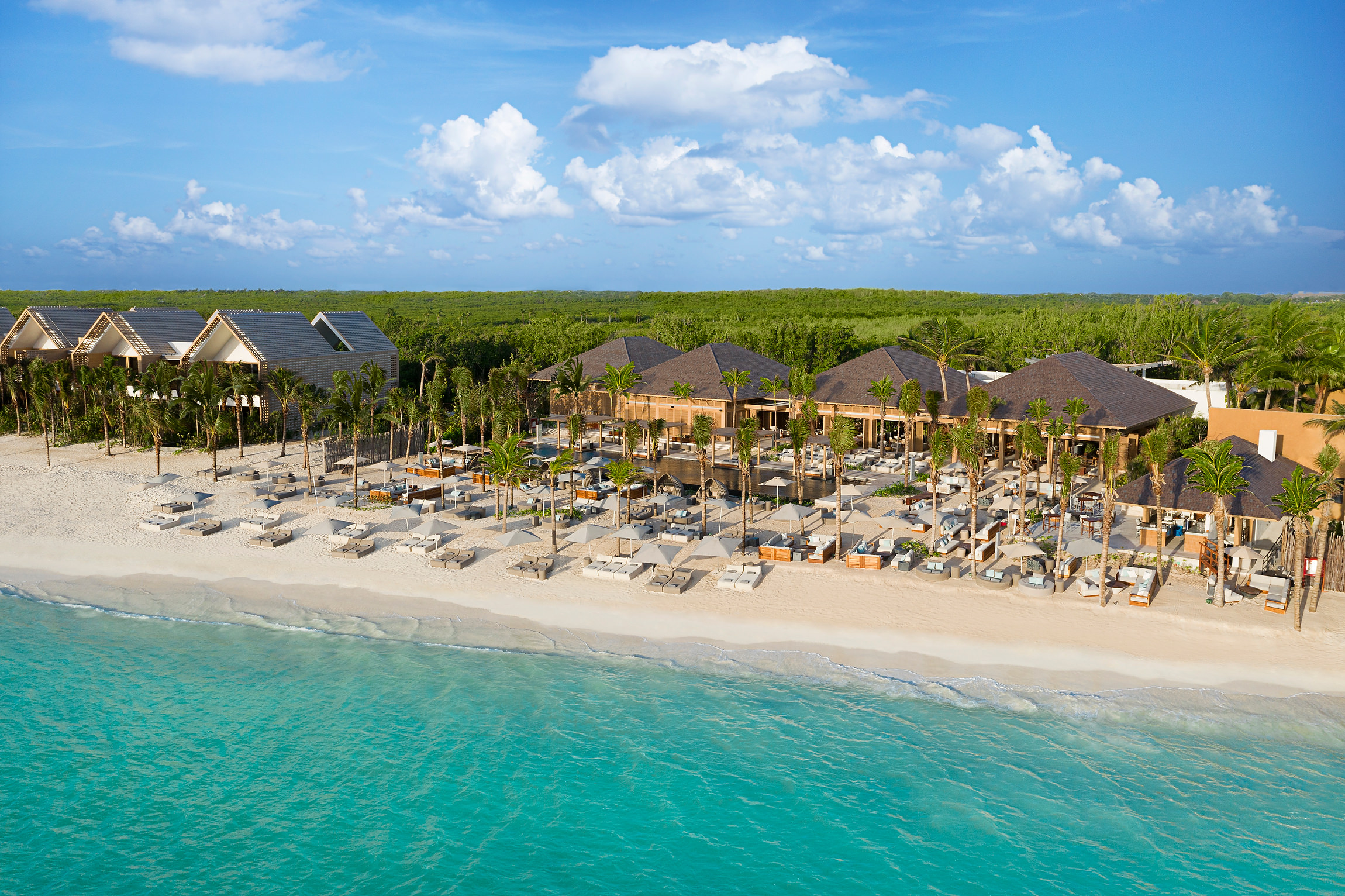 Banyan Tree Mayakoba resort on a white sand beach with turquoise water. Riviera Maya Ceremonies venue.