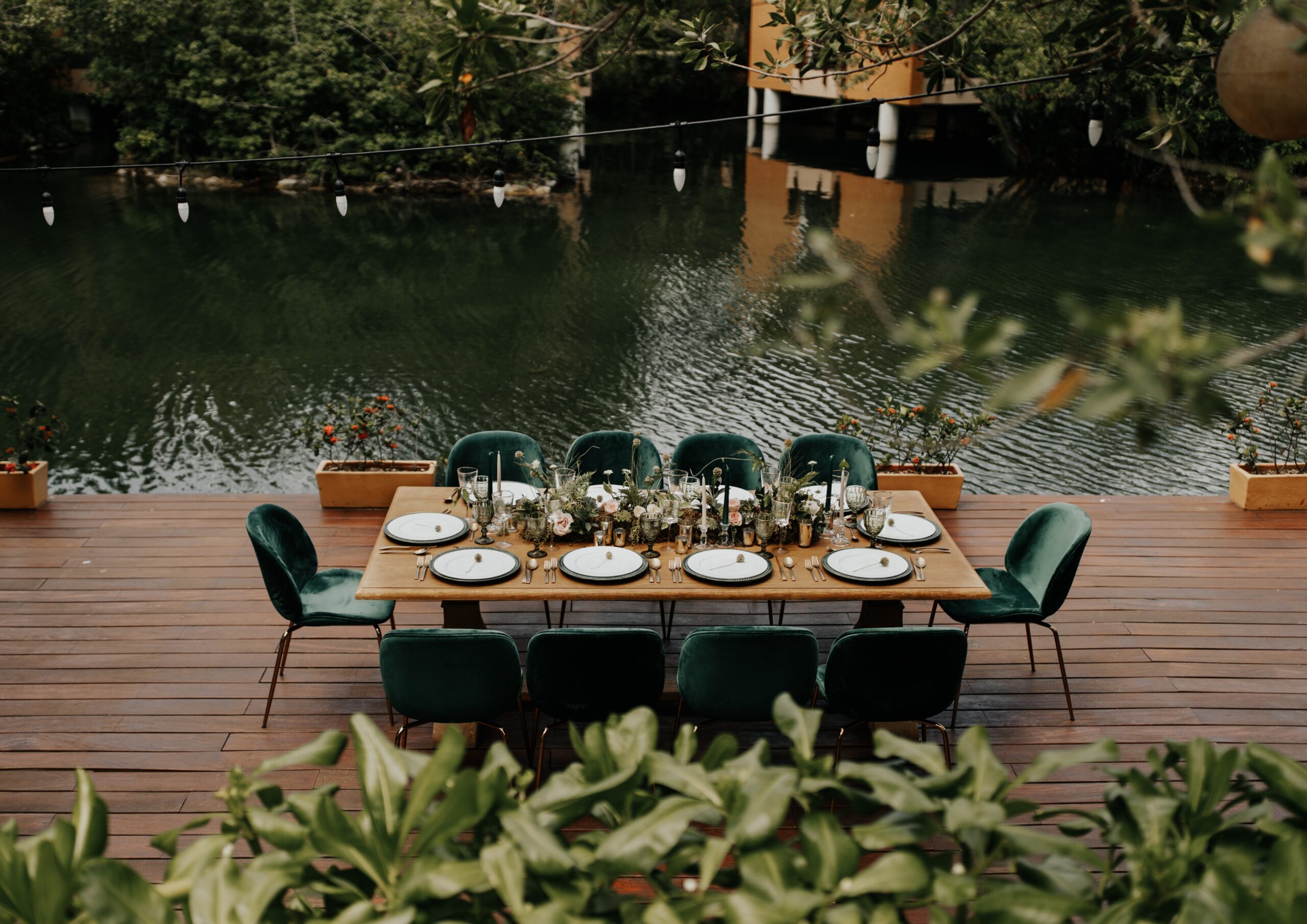 Riviera Maya Ceremonies: Elegant outdoor table setting at Banyan Tree Mayakoba.