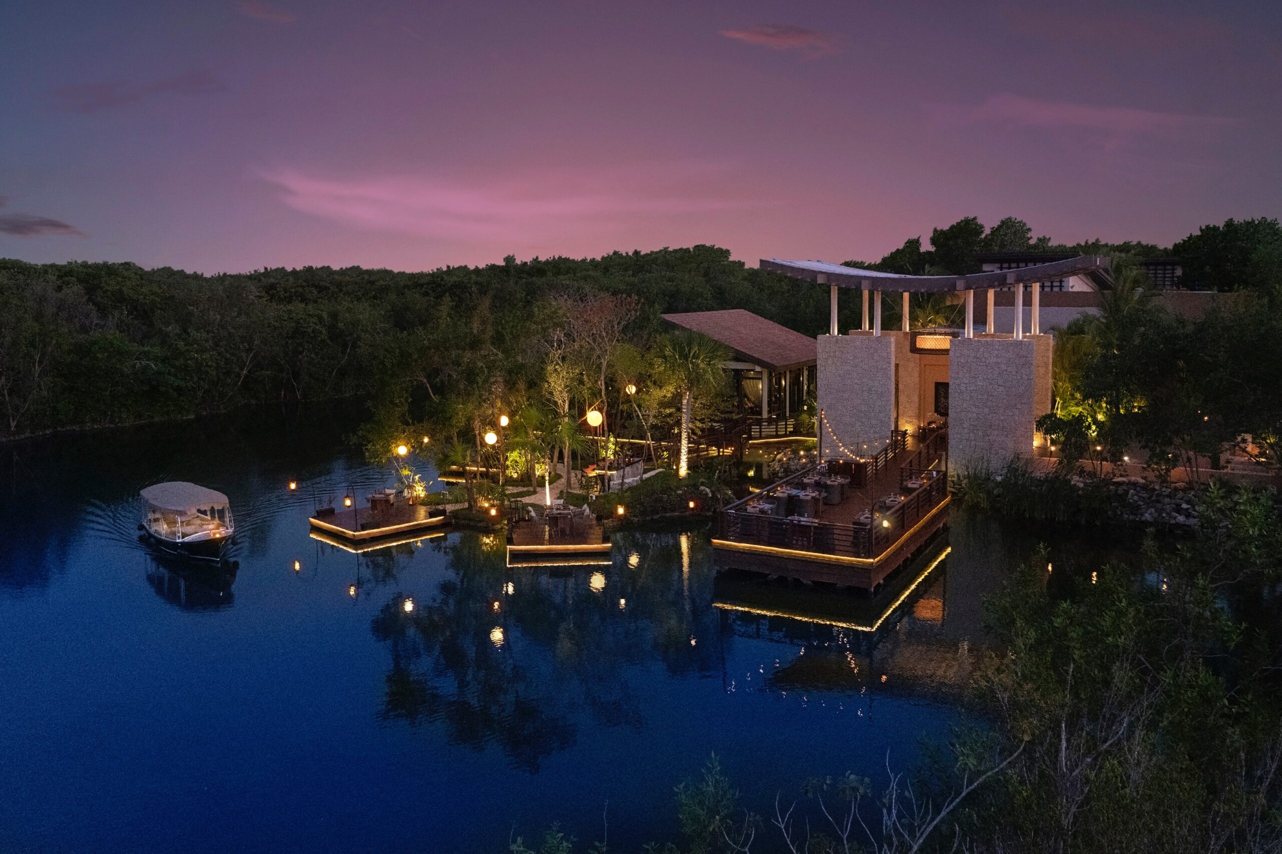 Banyan Tree Mayakoba's El Embarcadero, perfect for Riviera Maya ceremonies.