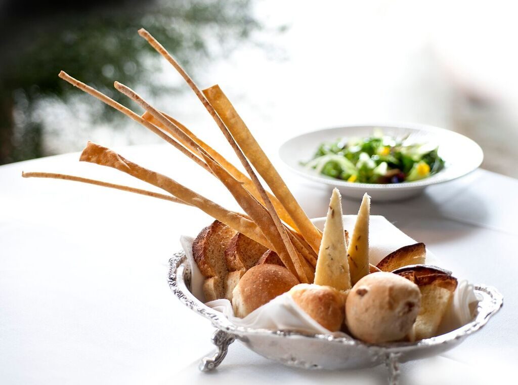 Wedding breadbasket dish