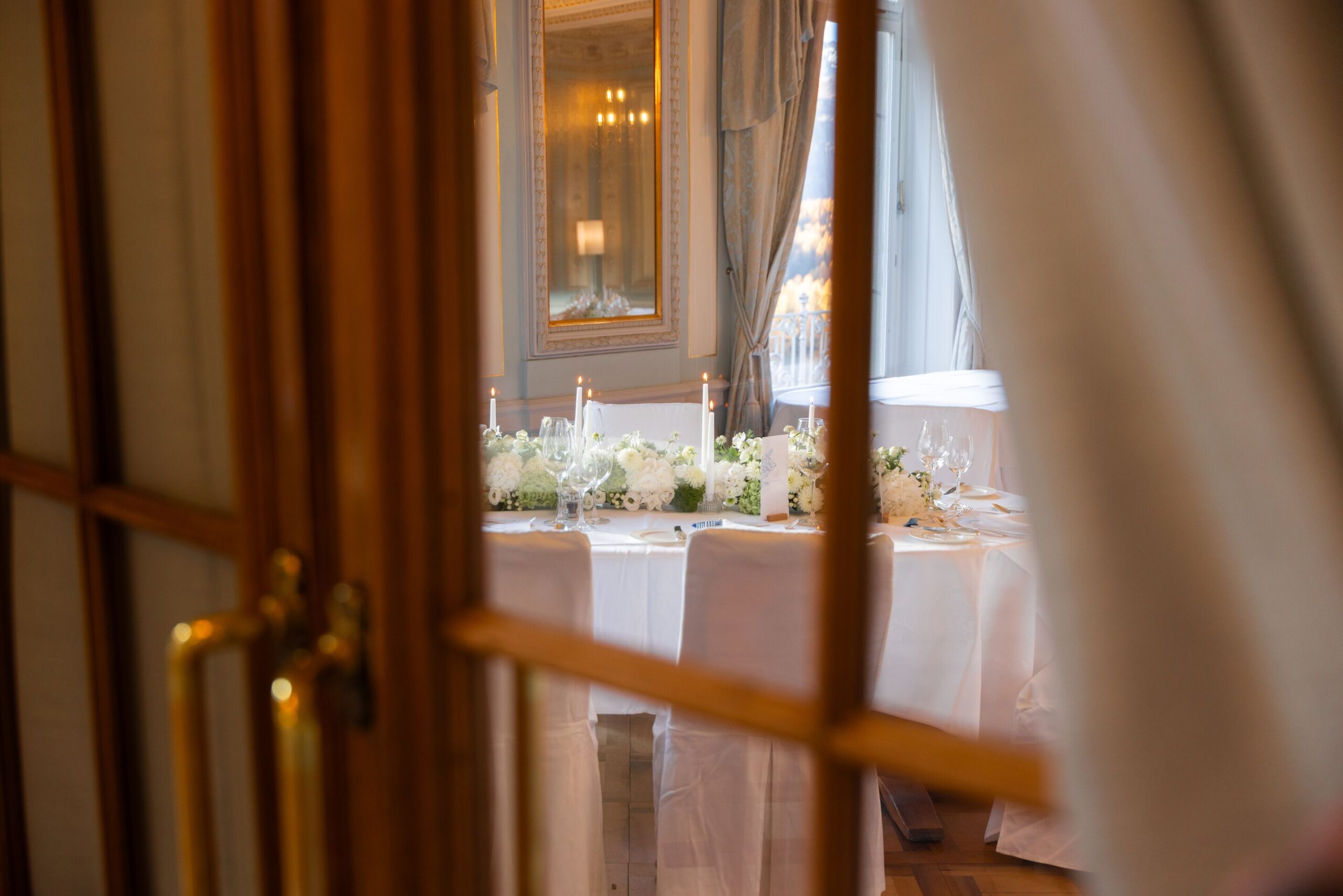Elegant wedding table at Grand Hotel Kronenhof, Swiss Alps.