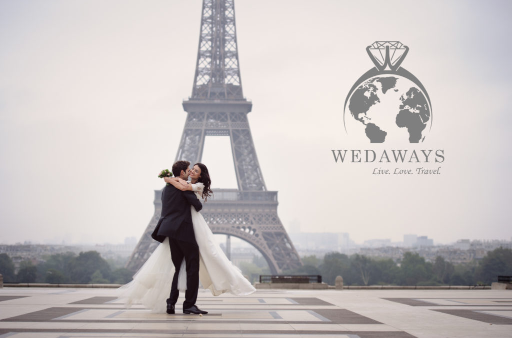 Wedding couple kissing at the Eiffel Tower