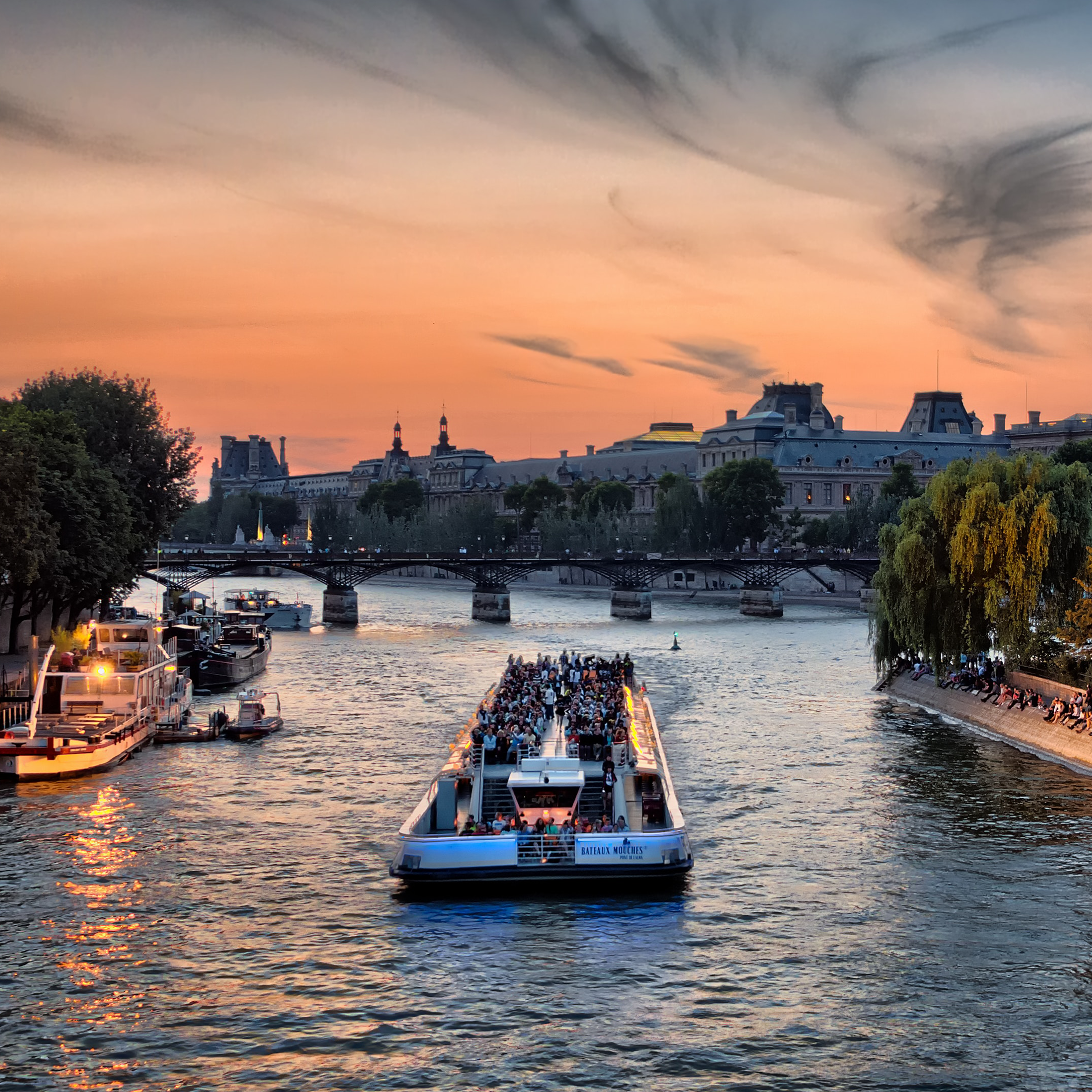 Boat rides on the River Seine