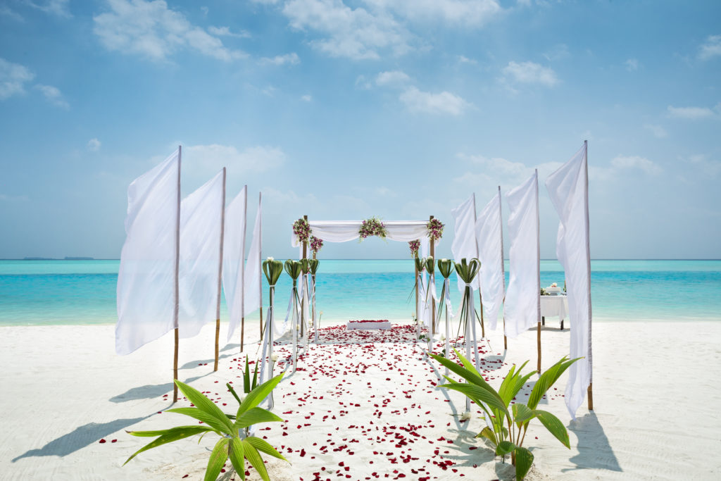 beach wedding ceremony in Maldives