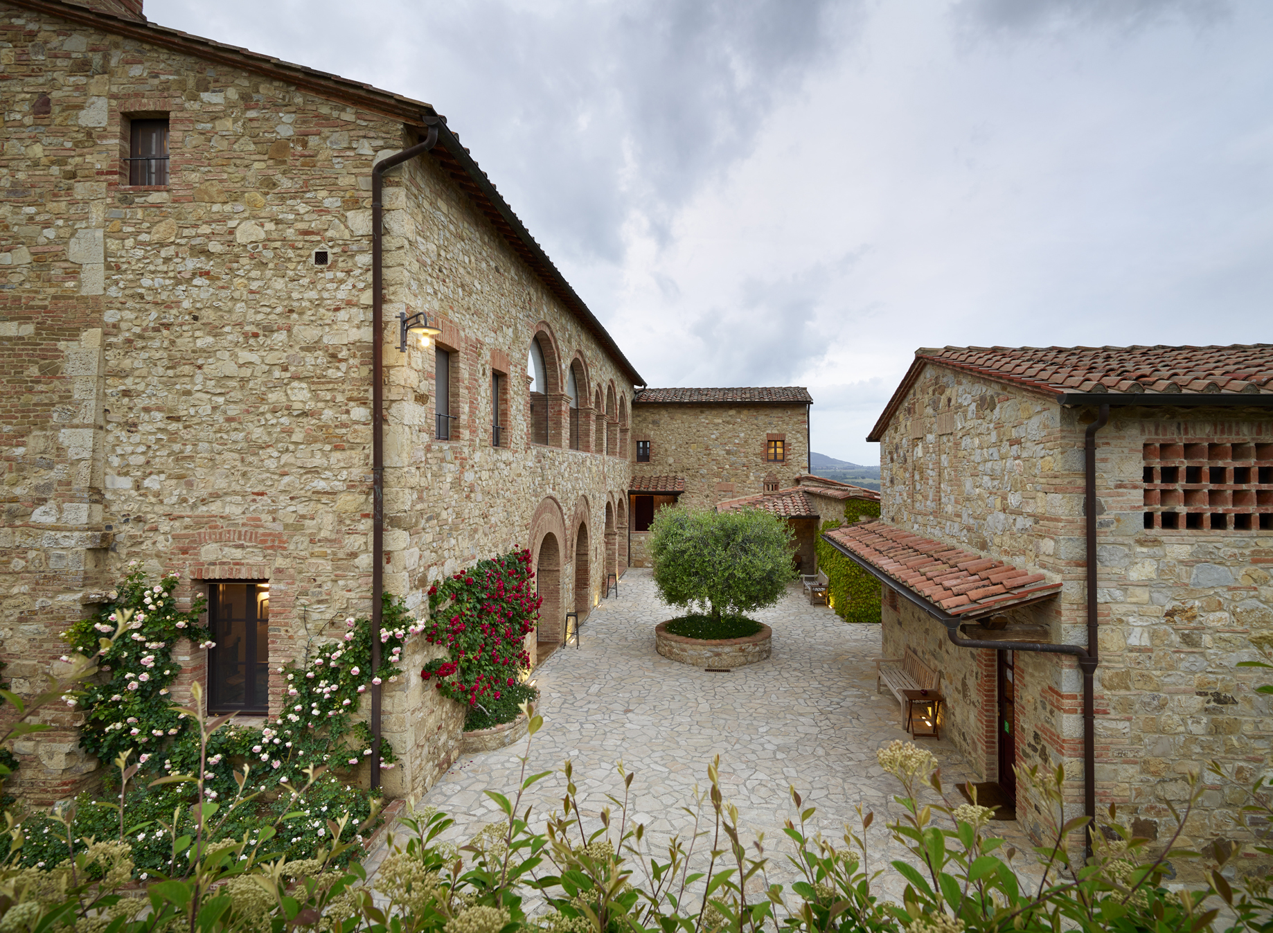 Destination and honeymoon wedding venue, Hotel Le Fontanelle, Tuscany