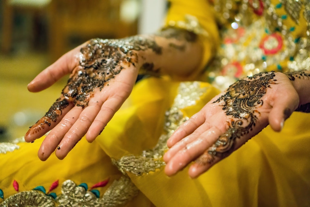 henna hands