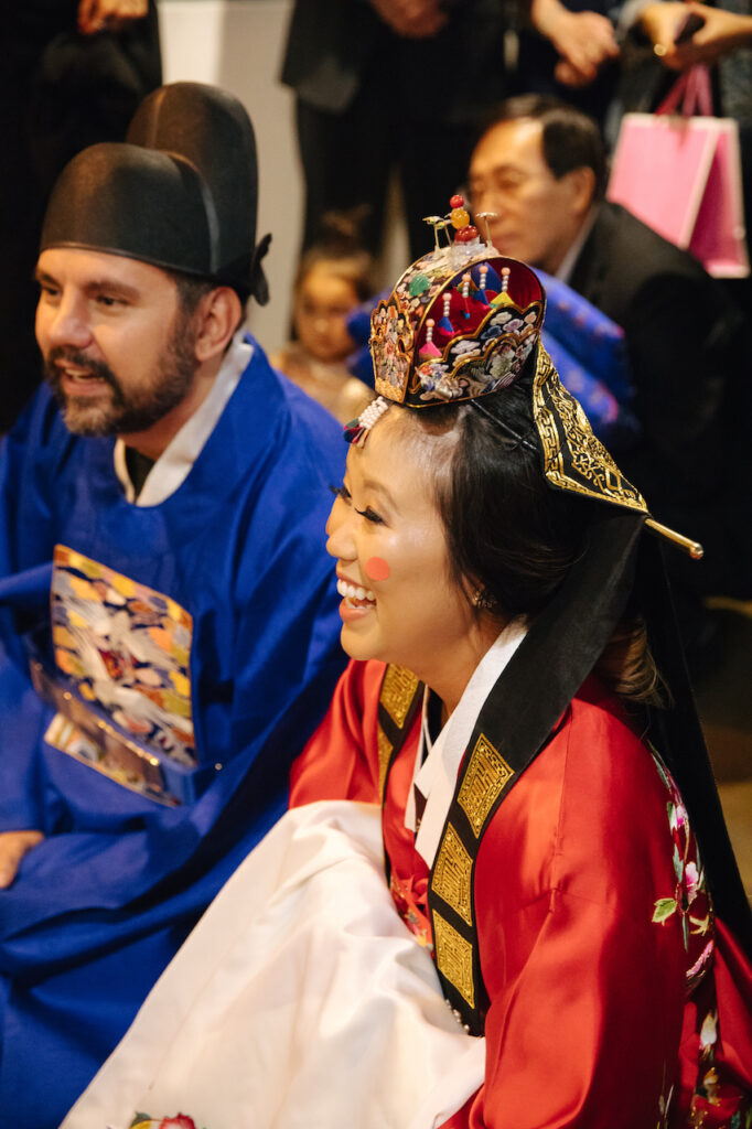 Wedding couple in Korean wardrobe