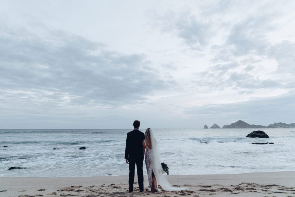 wedding couple at the seashore