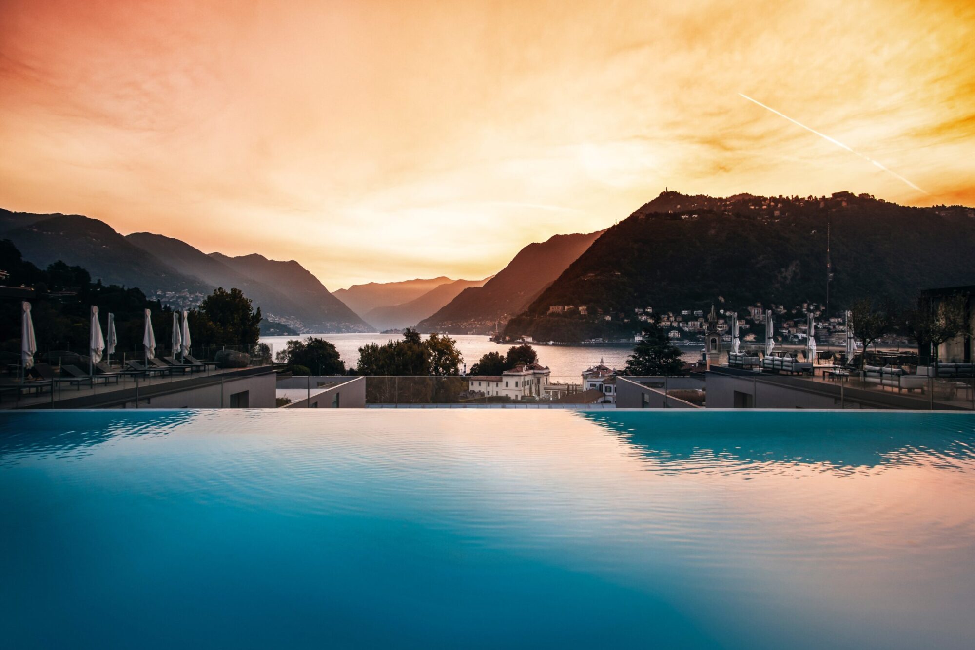 Romance travel, honeymoon Lake Como