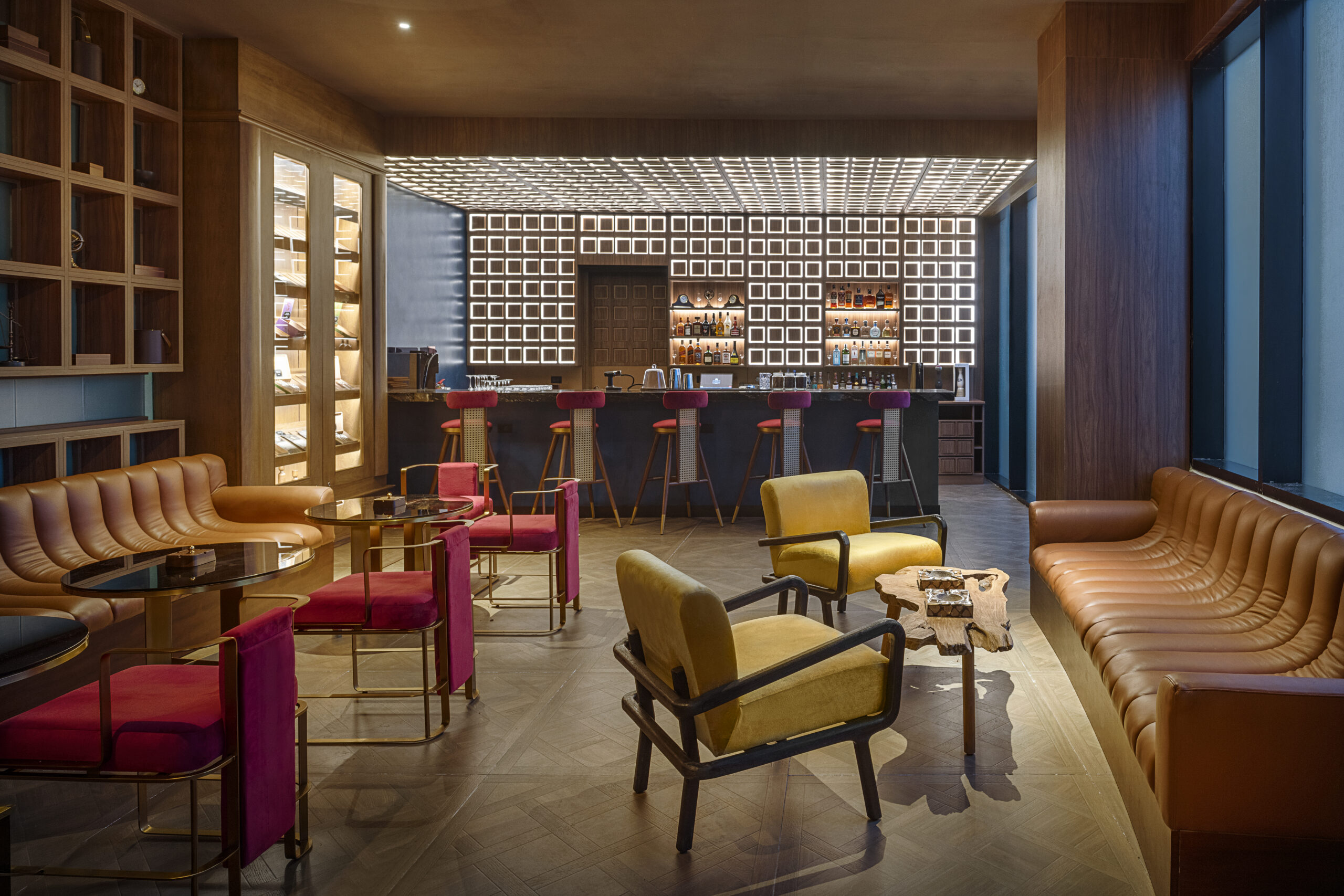 Luxury bar lounge at Zemi Miches All-Inclusive Resort with plush seating.