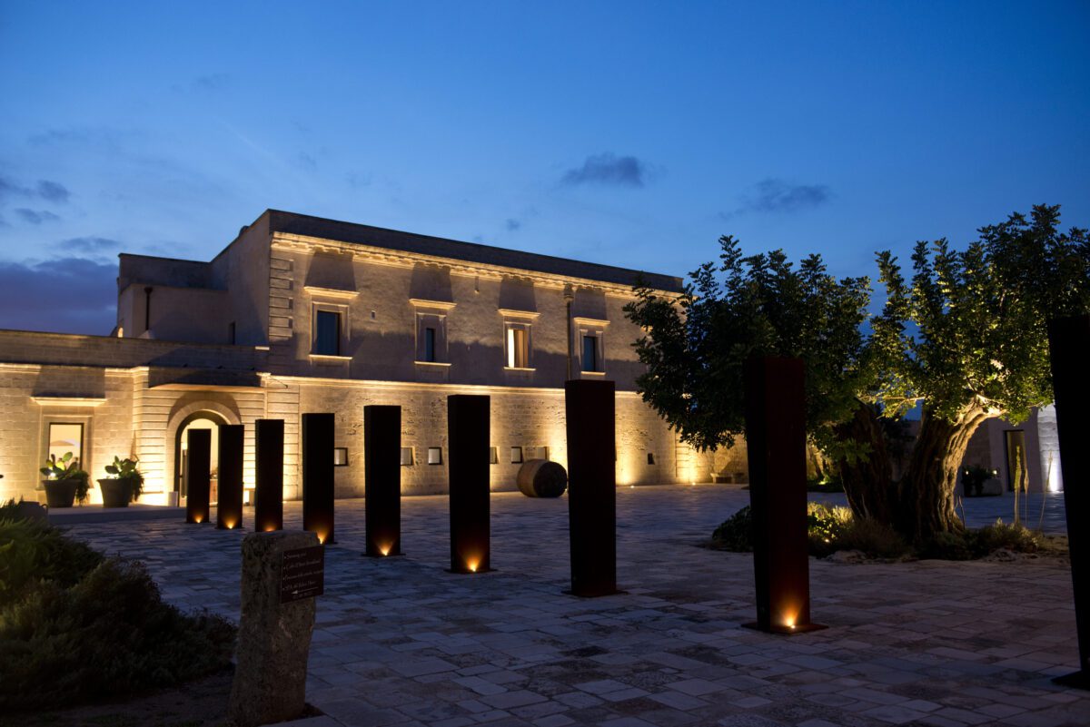 Relais Histò Hotel & SPA at dusk, featuring illuminated architecture and courtyard.