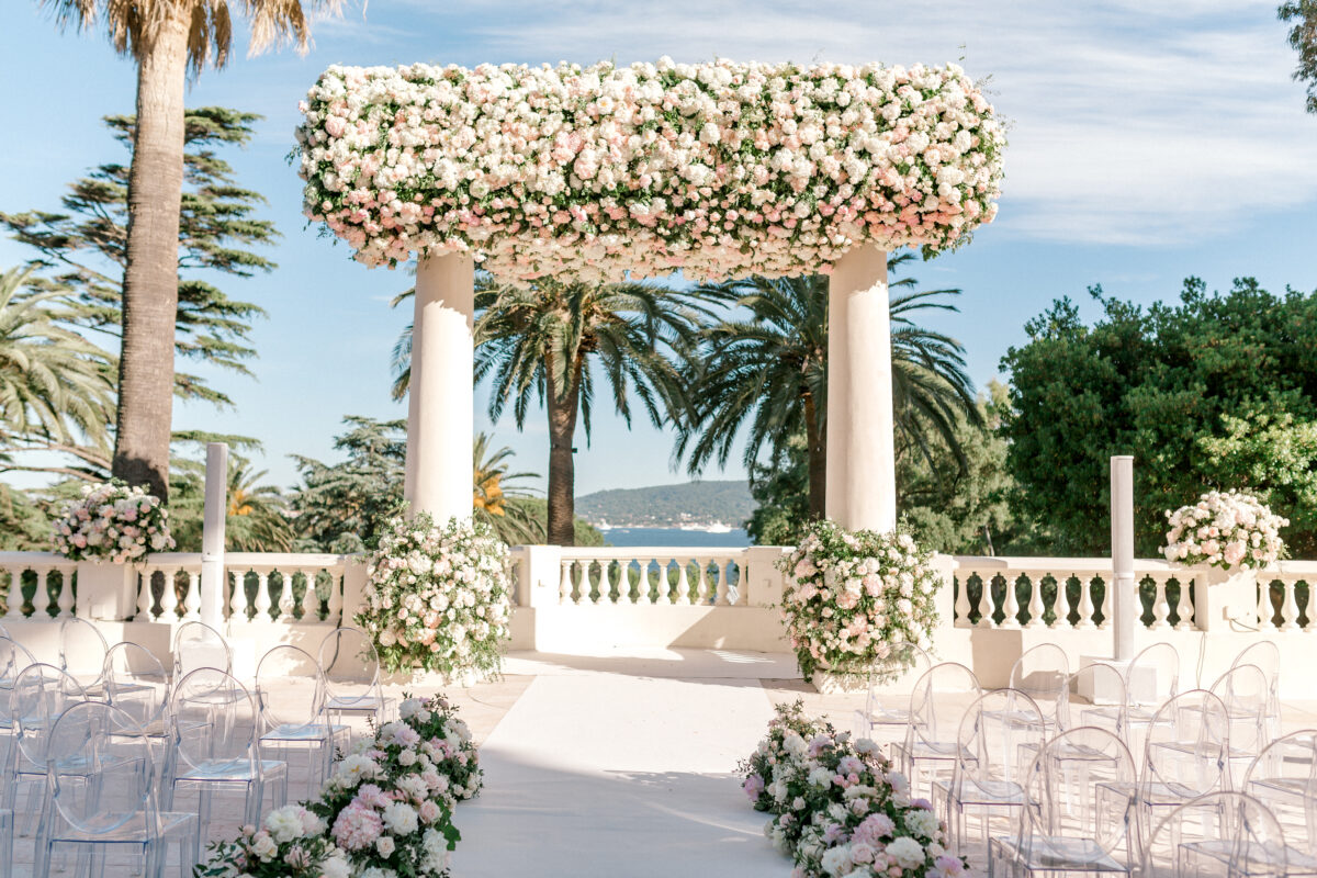 Luxury wedding in Saint-Tropez: Floral arch at COMO Le Beauvallon