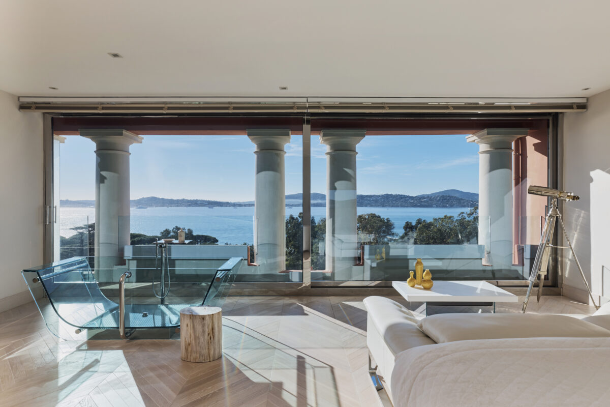 Luxurious living room with sea view at COMO Le Beauvallon, Saint-Tropez