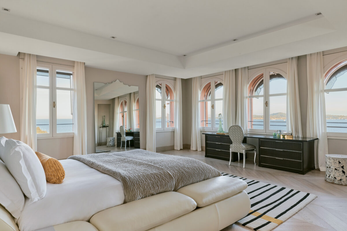 Elegant hotel suite with sea view at COMO Le Beauvallon