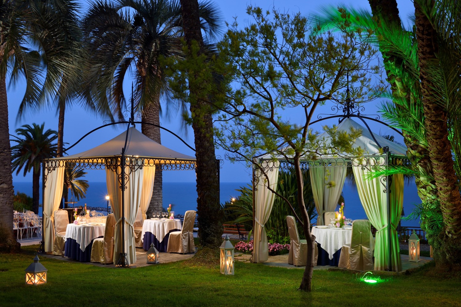 Luxury wedding venue in Sanremo: Elegant outdoor dining gazebos at the Royal Hotel Sanremo, overlooking the sea.