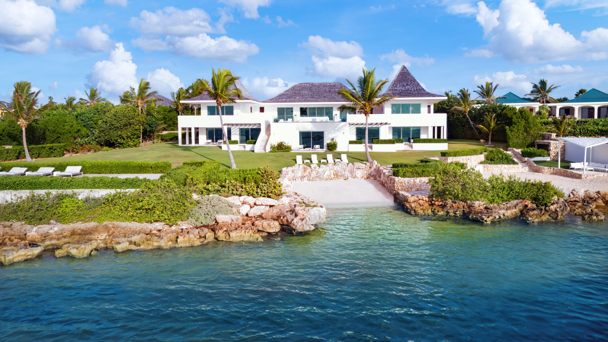 Luxury Caribbean villa with private beach, ideal for weddings and celebrations.