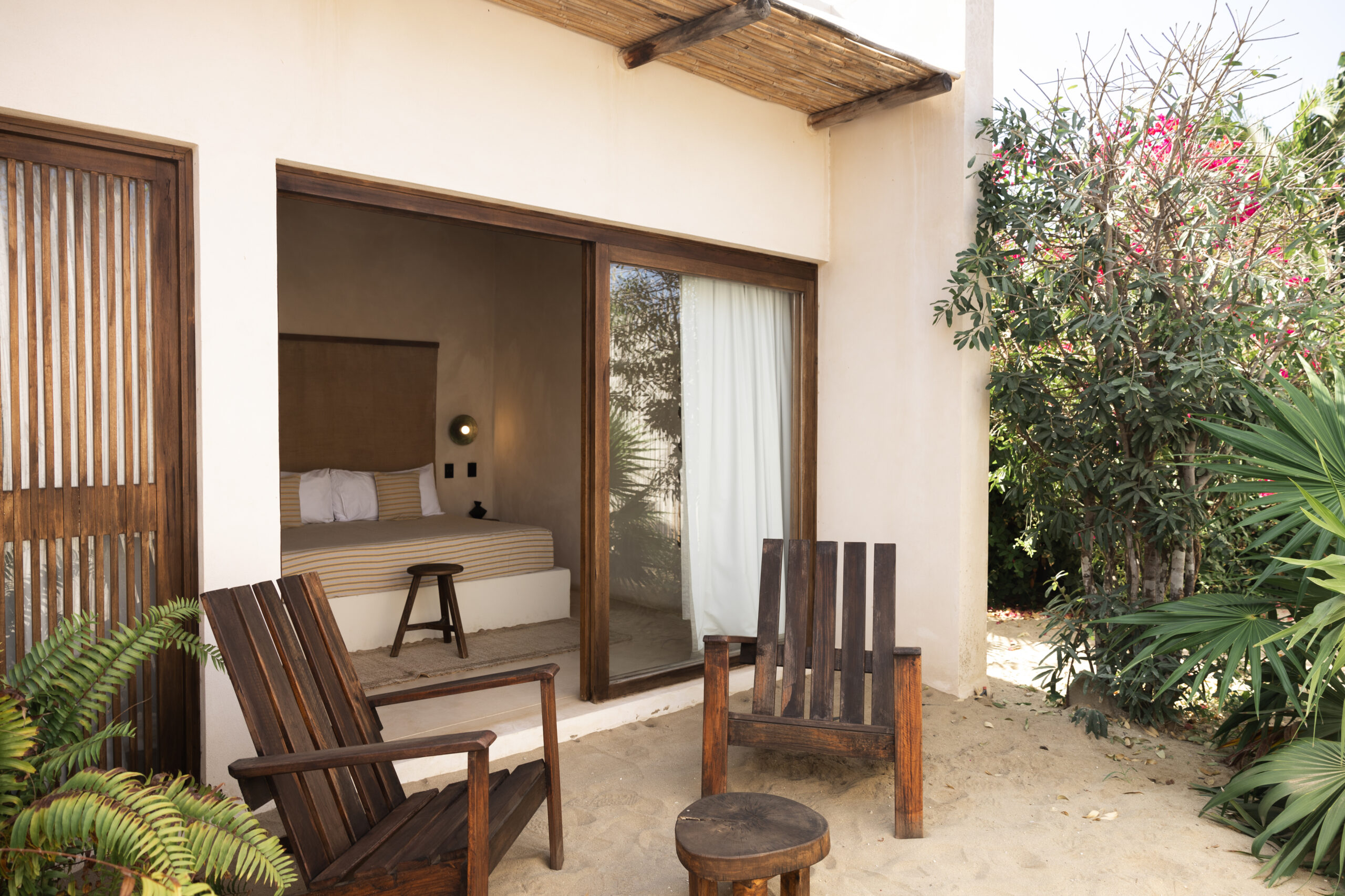 Hotel Casa Yuma: patio with chairs overlooking a bedroom, ideal for a luxury wedding in Mexico.